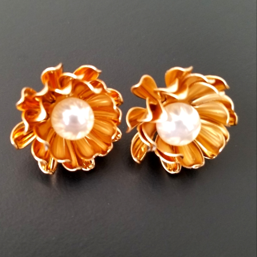 Golden Stud earrings with pear,Fashion Jewelry